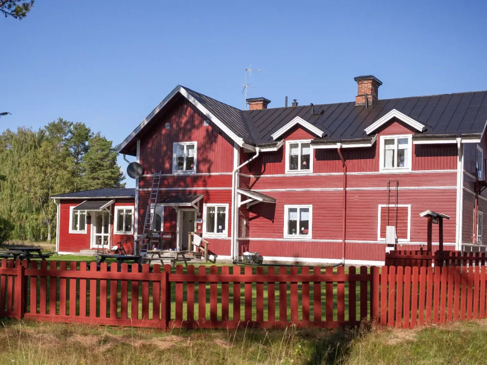 Exterior of a hostel in Furudal.