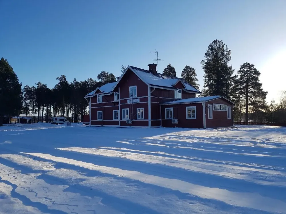 Exterior of Furudals Vandrarhem.